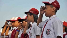 Menanamkan nilai-nilai luhur Pancasila pada anak-anak (Sumber gambar: sekolahdasar.net). 