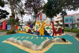 Salah satu wahana bermain di area Plaza Anak yang ada di bagian belakang Taman Literasi Martha Christina Tiahahu di Jakarta Selatan. FAQIHA