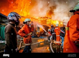 https://www.google.com/search?q=fire+accident+in+indonesia&tbm=isch&ved=2ahUKEwi1043-rKb_AhXn1HMBHZBRATEQ2-cCegQIABAA&oq=fire+accident+in+indonesia&gs