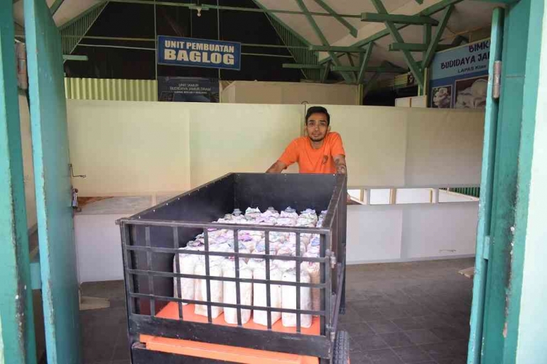 Baglog Baglog Jamur Karya WBP Lapas Kelas I Malang Laris! Halaman 1 ...