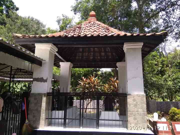 Makam yang dipercaya sebagai pusara Tan Kwee Djan atau Jayaningrat di Sapuro Pekalongan 