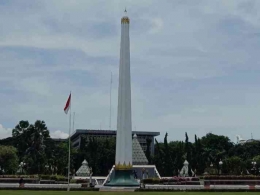 Monumen Tugu Pahlawan, sumber: dokumentasi pribadi penulis