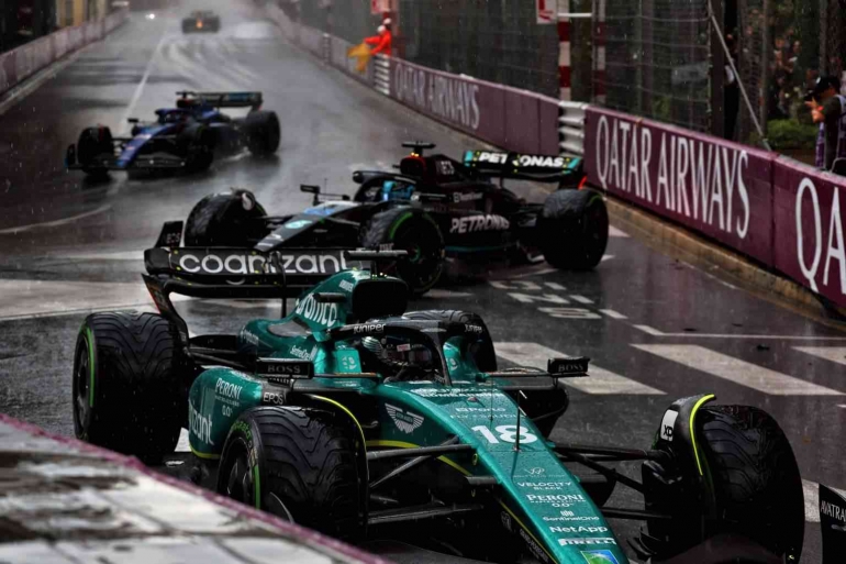 Lance stroll (mobil hijau no 18) kehilangan kendali mobilnya di Monako GP (the-race.com)