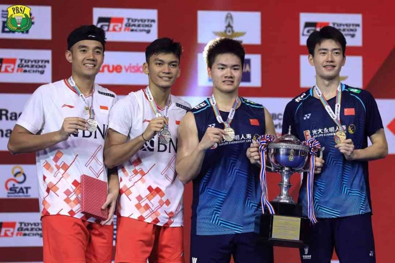 Fikri/Bagas di podium (Foto Facebook.com/Badminton Indonesia) 