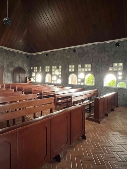 Interior Gereja Pertapaan Gedono yang istimewa. (Sumber: Dokumentasi Penulis.)