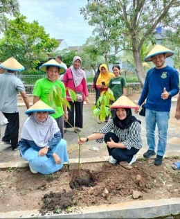 ibu kompleks Grand Cendana Metro Cilegon atau bernama kelompok wanita tani, dokpri