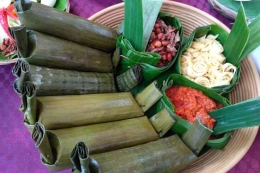 Nasi lemeng khas Desa Banjar, Kec. Licin. (FIRMAN ARIF/KOMPAS.com)