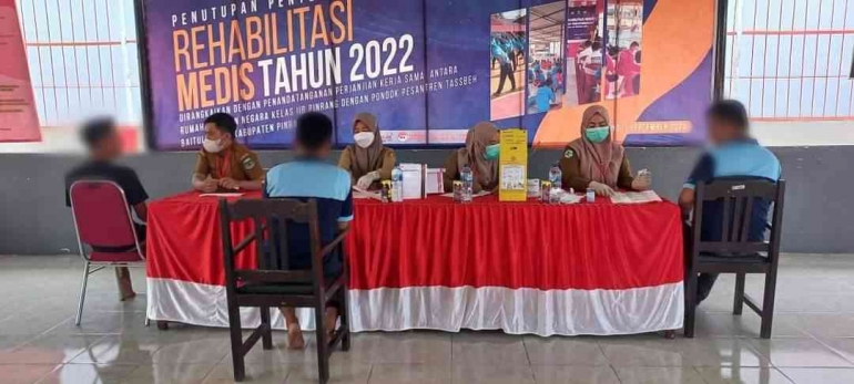 Pemeriksaan Hepatitis bagi Warga Binaan Rutan Pinrang oleh Petugas Puskesmas Mattiro Bulu (dokpri)