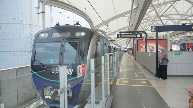 Kereta MRT di Stasiun Kebayoran Lama. Sumber : Dokumen Pribadi