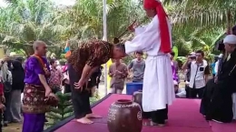 Sumber Ilustrasi: www.youtube.com.Bangka Pos Official/Jelang Puasa Tradisi Mandi Belimau di Desa Kimak Kab. Bangka