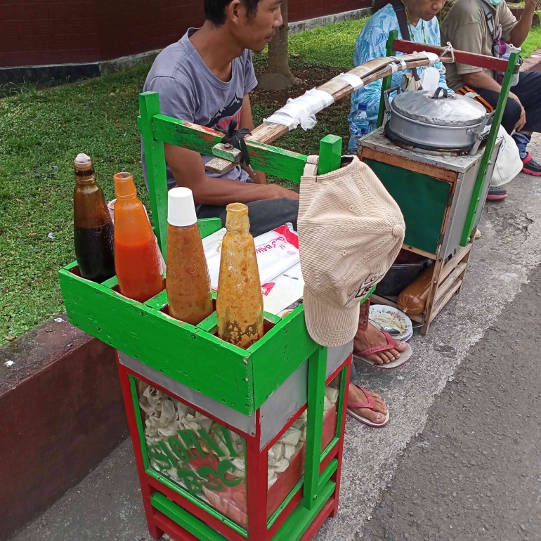 Foto Rian pedagang siomay pikulan (dokumen pribadi)