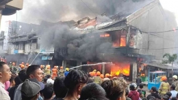 Kebakaran Hebat di Pasar Caringin, 4 Ruko Terbakar dan 1 Korban Tewas | tvonenews.com