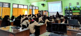 Pelatihan dilakukan oleh Mahasiswa PPG Prajab Gelombang di Lab UPW SMK 2 Semarang. Tim Dokumentasi Proyek Kepemimpinan PPG Prajab Gel. 2 