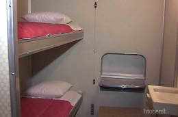 Replika kamar tidur dalam pesawat Hindenburg | foto: HennieOberst 