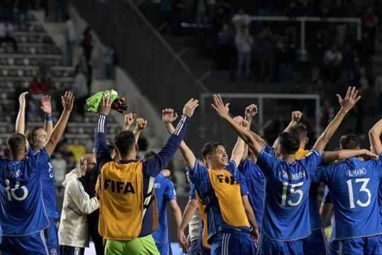 Timnas Italia U20 merayakan kesuksesan tembus partai Final Piala Dunia U20. Foto: AFP/Juan Mabromata via Kompas.com