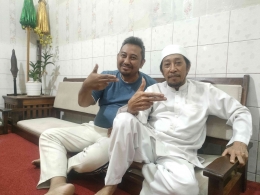 Tokoh muda Cirebon Heri Sugandi dengan Pengasuh Pondok Pesantren Gedongan Cirebon, KH. Abdul Hayyi, 6 Juni 2023. (dokpri)