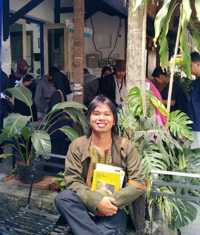 Membawa Pulang Harta Karun Literatur Secara Gratis. Foto: Dok Maheng