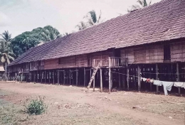 Lamin adat Dayak Benuaq di Kampung Eheng Kecamatan Barong Tongkok, 1989 (dokpri)