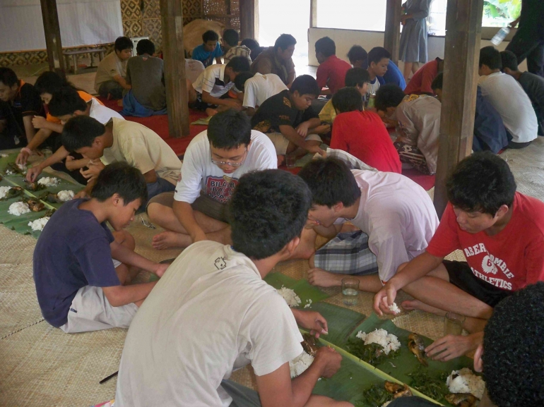 makan dalam kebersamaan (foto:dokumen pribadi)