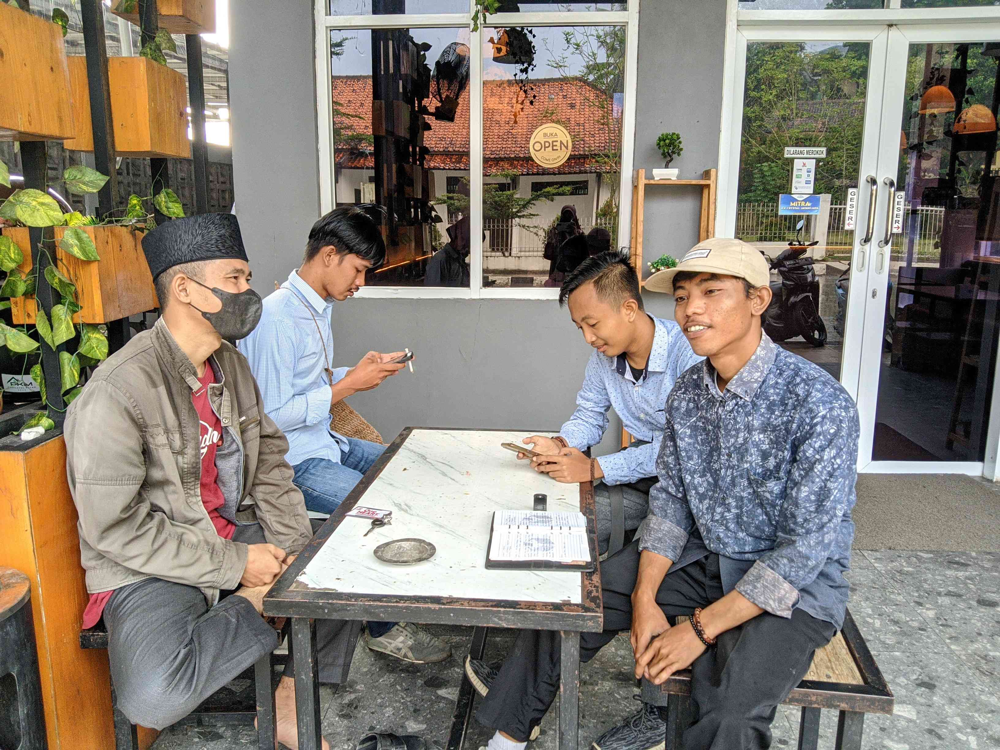 Hasan Komarudin: Menikmati Secangkir Kopi Di Sore Hari - Kompasiana.com