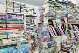 Gunungan buku-buku bekas di toko buku Kwintang, Jakarta Pusat. (KOMPAS.com/Xena Olivia)(Xena Olivia)