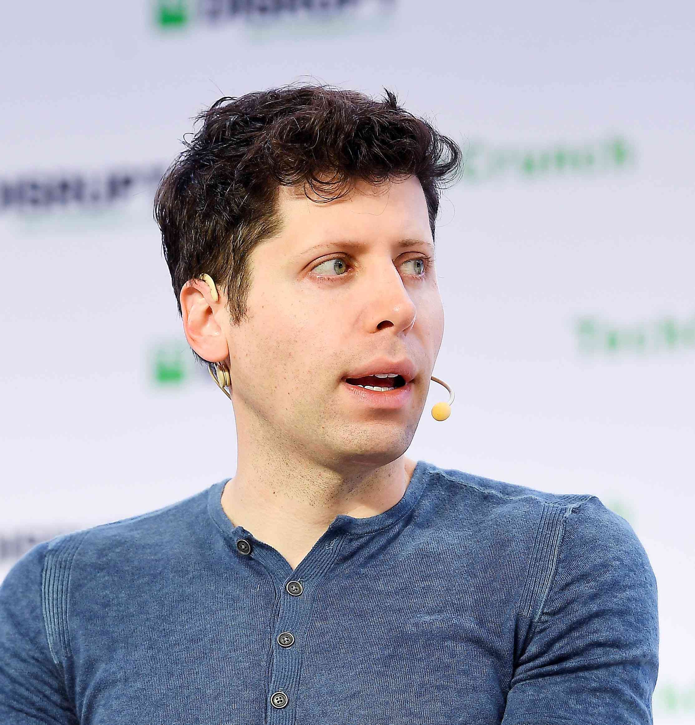 Sam Altman: Membuka Pintu Masa Depan Teknologi AI Halaman 1 ...