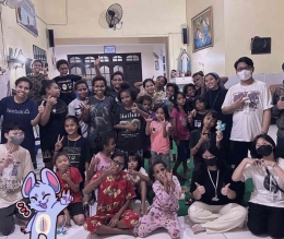 Embrace Youth saat melakukan kunjungan kepada Panti Asuhan & Susteran Santa Beatrix (17/4/2023) (Foto:@embraceyouth.intl/Instagram)