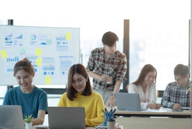 Ilustrasi gambar magang di suatu kantor | Dokumentasi gambar via freepik.com
