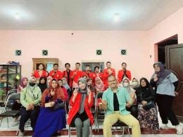 Pemanfaatan Ruang Rembug Pelayanan Kewirausahaan Oleh Warga RW.02 Medokan Semampir Surabaya