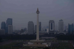Kota Jakarta diselimuti asap pada Kamis 24 Mei 2023 (Sumber: Kompas.ID/Totok Wijayanto (TOK)).