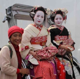 Bersama geisha di Gion, Kyoto (dok pribadi)