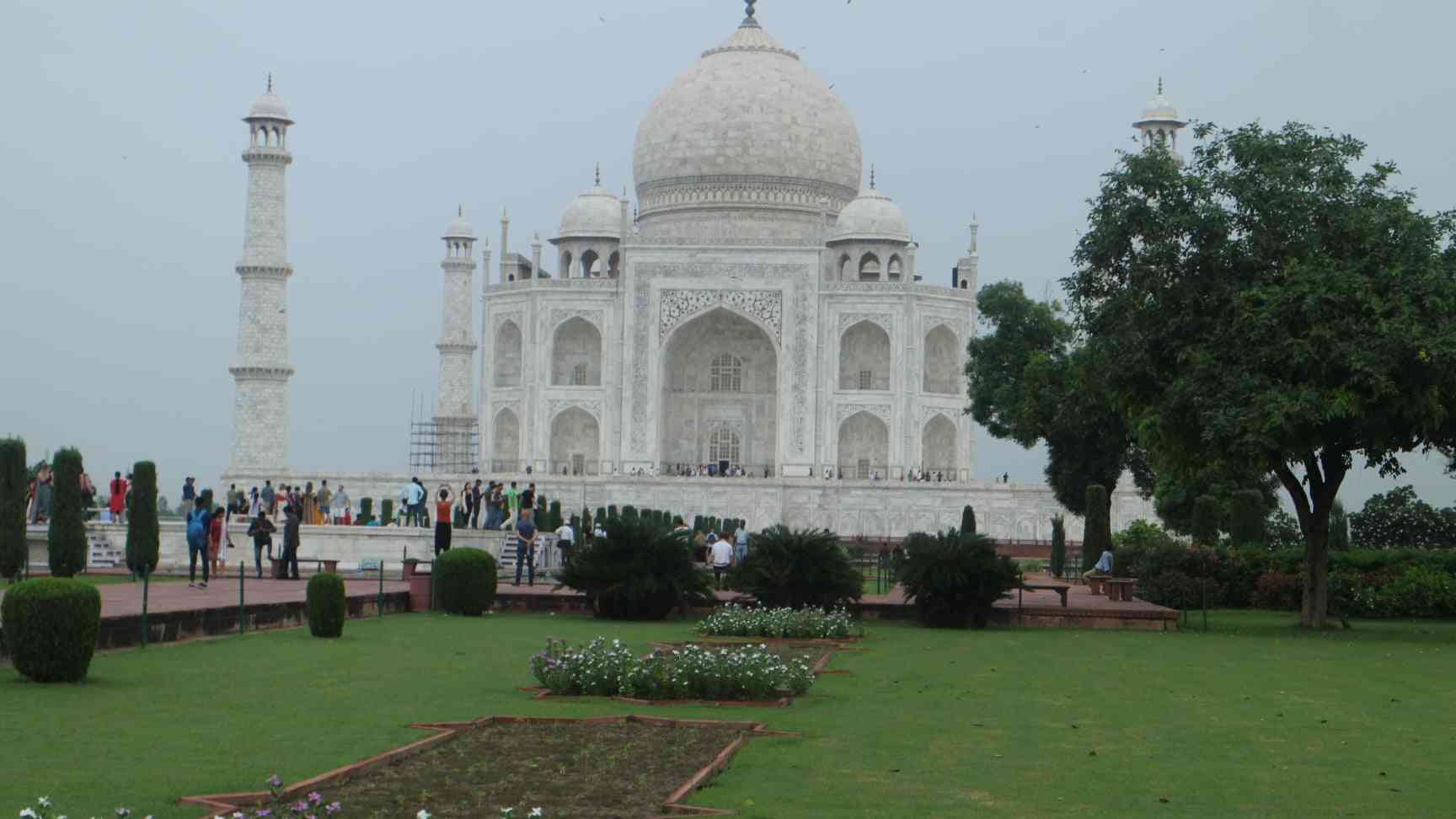 Taj Mahal Bangunan Berlambang Simbol Cinta Abadi Di Kota Agra, India ...