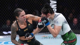 Gambar 2. Amanda Nunes (Hitam) melawan Irene Aldana (Putih) dalam UFC 289 (Sumber: ESPN/UFC)