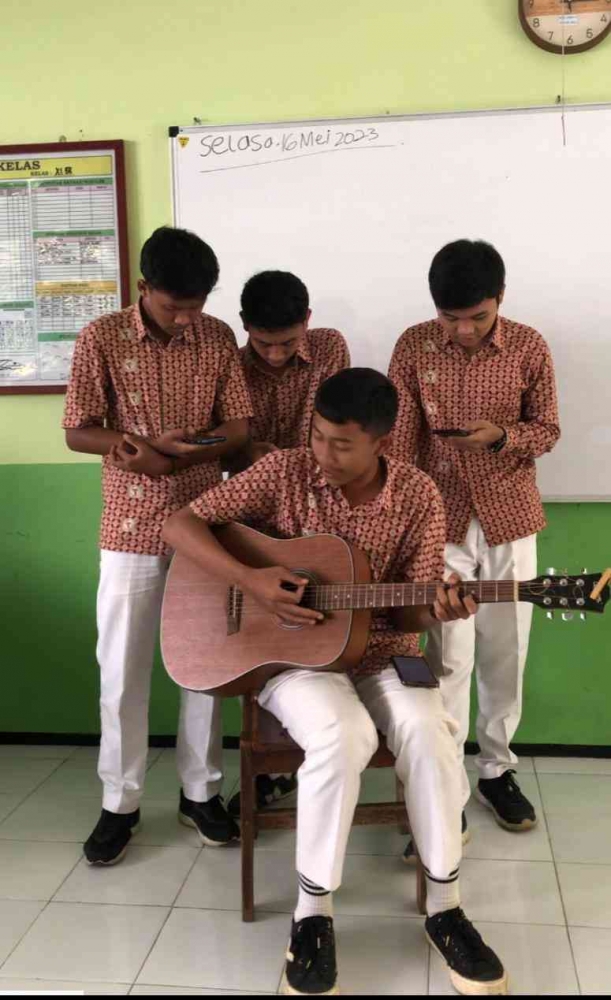 Gambar 3. Kegiatan Belajar Mengajar di Kelas (Dokpri)