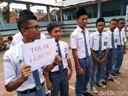 LGBT mempengaruhi pelajar Kota Pekanbaru, dengan ditemukannya siswa SMA yang ikut grup untuk WhatsApp LBGT. (foto Detik)