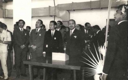 Presiden RI kedua, Soeharto, meresmikan peningkatan daya Reaktor TRIGA Mark II menjadi 1000 kW (1971) | Sumber: Nyukcruk Galur BATAN Bandung