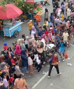 Sampah dalam karnaval yang cepat dibersihkan (sumber: tangkapan layar video Madiuntoday. id) 