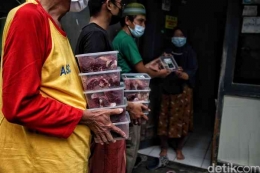 Pembagian daging kurban|dok. Pradita Utama/Detik.com