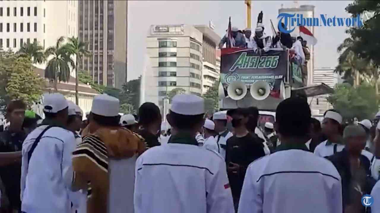 Organisasi FPI Demo Ke Kantor Kemenag Untuk Menuntut Penutupan Permanen ...