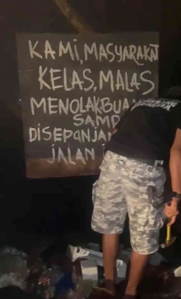 Penolakan pembuangan sampah di pinggir jalan Pasar Kemis Tangerang