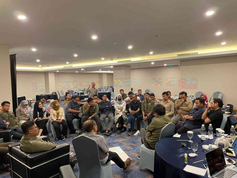 Para pendamping, mentor dan BSKL sedang membicara kelanjutan dari usaha KUPS