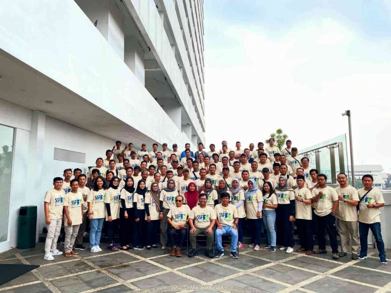 foto bersama setelah penutupan batch-1