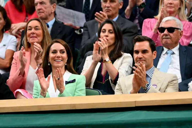 Kate Middleton dan Roger Federer menyaksikan pertandingan Centre Court Wimbledon di Royal Box/ foto: Wimbledon.com
