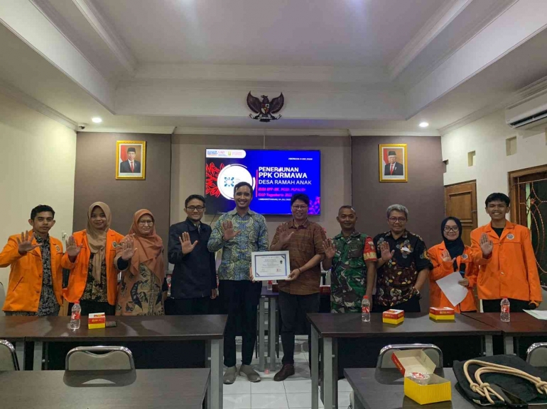 (TIM PPK Ormawa: Penyerahan Simbolis Penerjunan Kegiatan ini)
