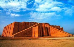reruntuhan Kuil Ziggurat, sourch: istockphoto.com