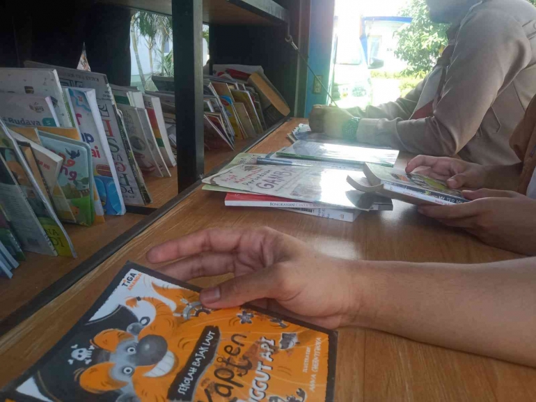 Tingkatkan Literasi Baca, Anak Binaan LPKA Martapura Serbu Perpustakaan Keliling