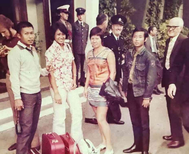 Atet Wijono, Lita Sugiarto, Lanny Kaligis, Gondo Widjojo, ketika akan berangkat menuju Wimbledon 1971/ dokumentasi Lanny Kaligis
