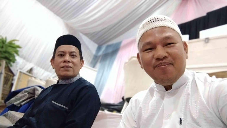 Photo: Ismail Marjuki dan Ust Ibrahim S.Pd.I, saat acara malam mangkat adat Betawi/Dokpri
