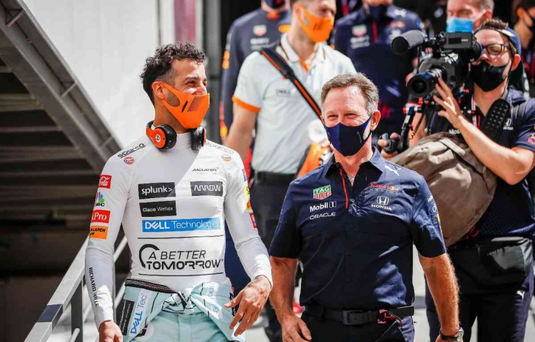 Ricciardo dan Christian Horner (planetf1.com)