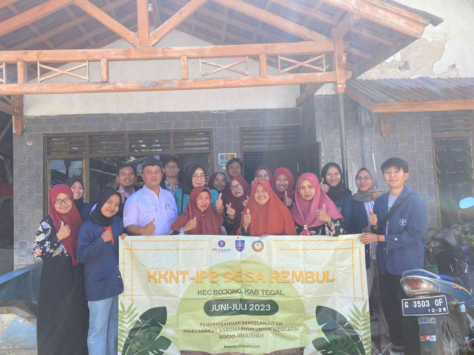 Mahasiswa KKN-T IPB Ajak KWT Desa Rembul Untuk Memanfaatkan Kulit ...